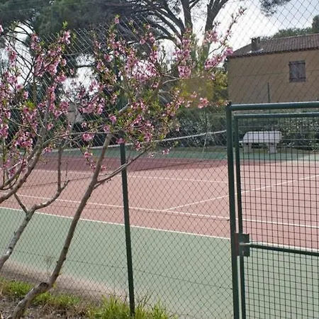 6 Personnes A Raphael Valescure Piscine Tennis Petanque * Saint-Raphael (Var)